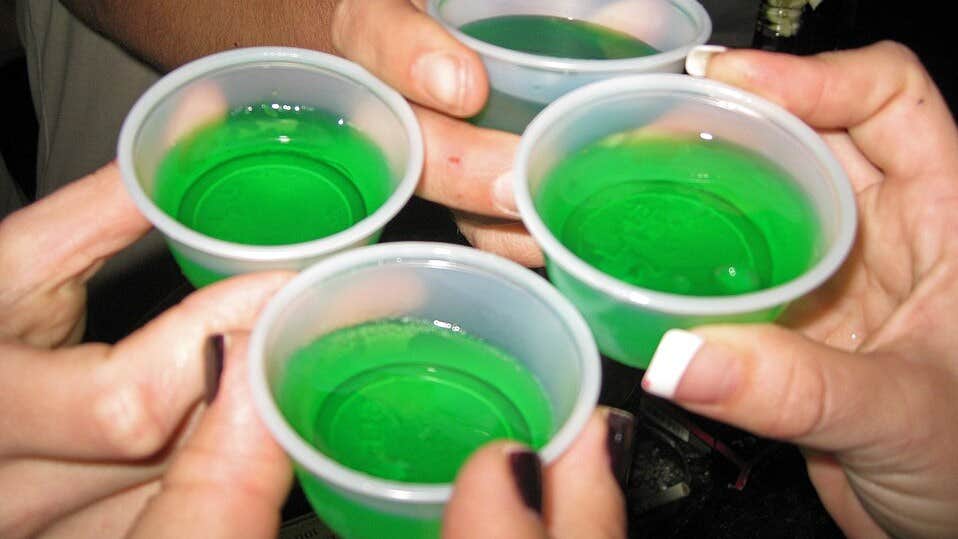 Mamma gav tioåringar alkohol på skolfesten Mamma gav tioåringar alkohol på skolfesten