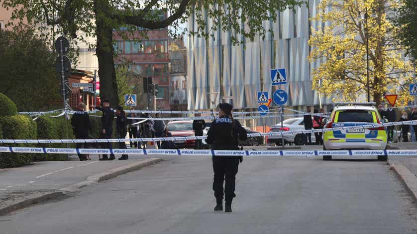 Mördarjakten i Uppsala – flera kvarter avspärrade Mördarjakten i Uppsala – flera kvarter avspärrade