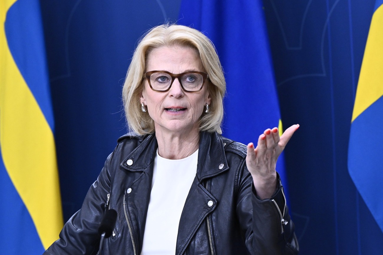 Regeringen sänker bnp-prognos kraftigt