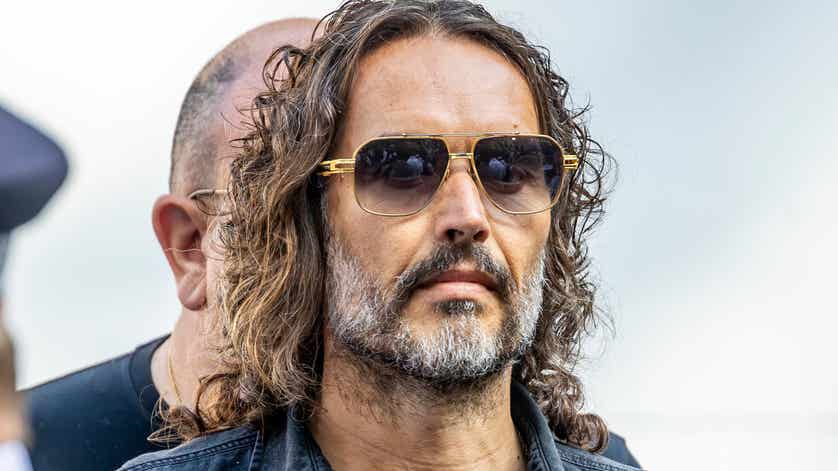 Russell Brand släpptes fri mot borgen Russell Brand släpptes fri mot borgen