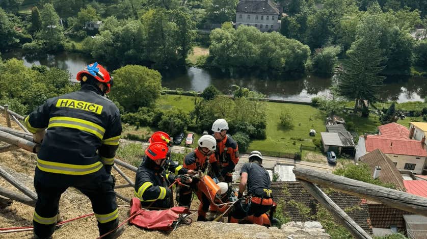 Skulle se på utsikten – kvinna föll från slott Skulle se på utsikten – kvinna föll från slott