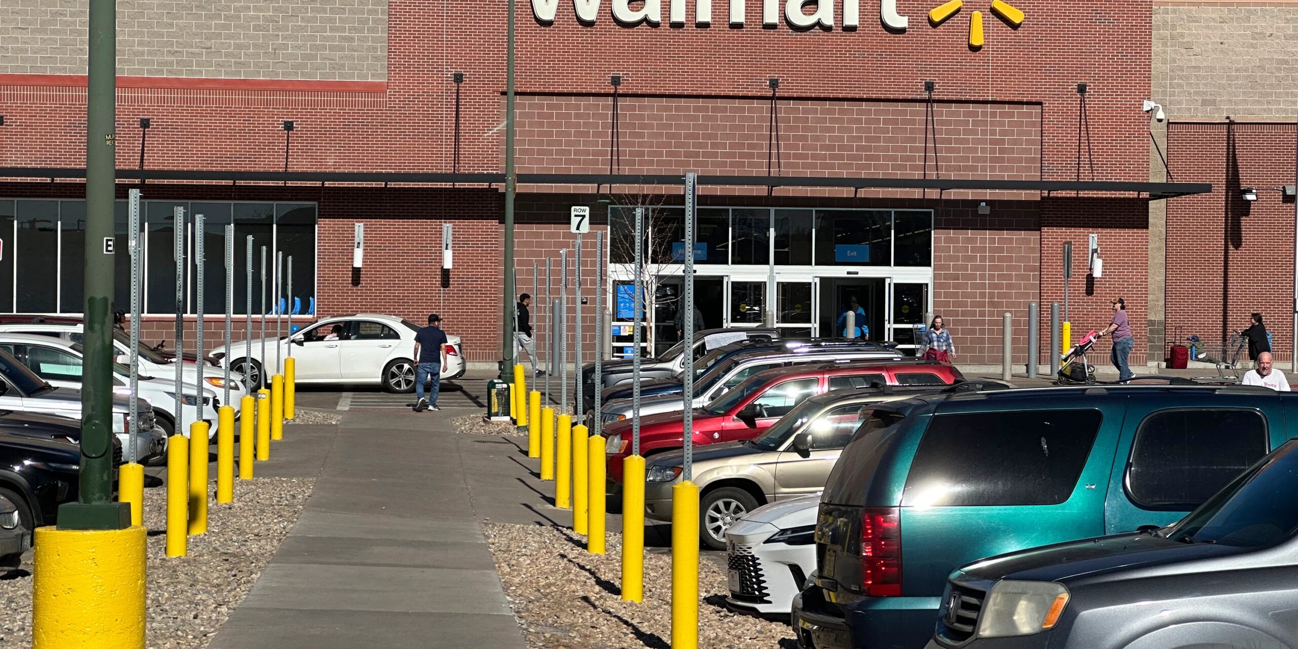 Trump varnar Walmart för att höja priserna Trump varnar Walmart för att höja priserna